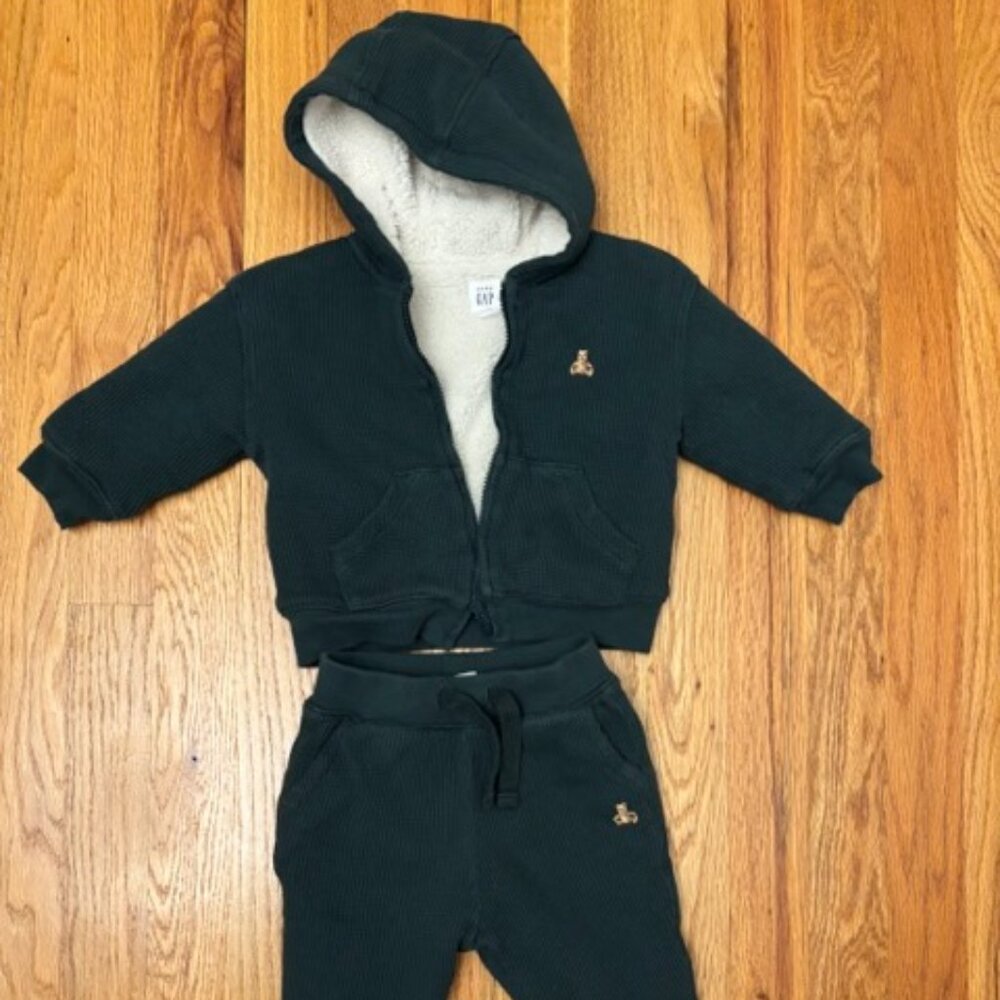 Gap 6-12 mo Sherpa lined hooded zip front sweatshirt and pants in hunter green